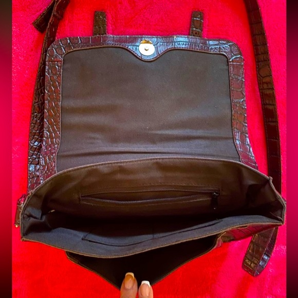 Faux Crocodile Skin Plum Sidebag - Picture 3 of 3